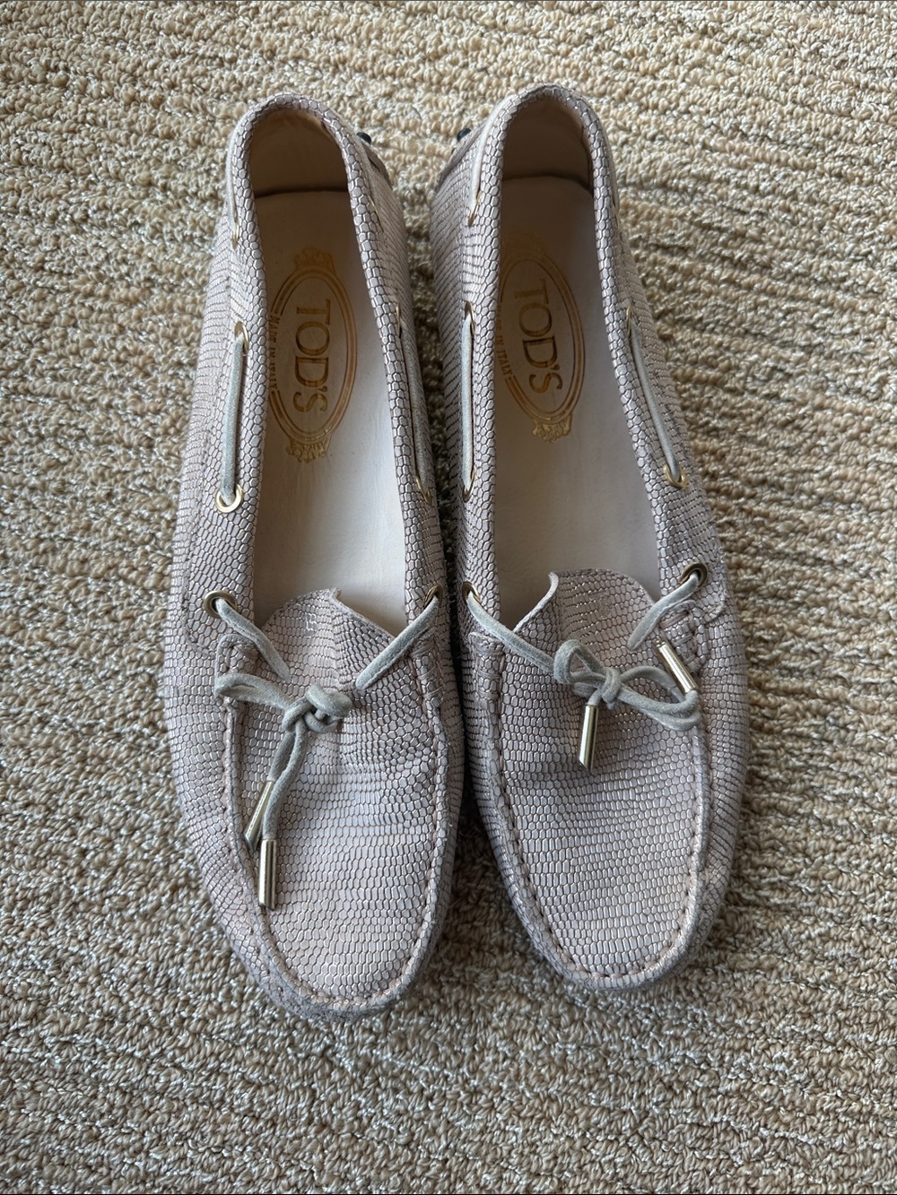 Tod's Taupe Textured Driving Loafers with Bow Detail
